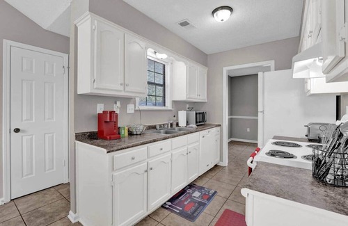 Ellendale House | Glamorous 3BR 2BA Home · Spacious Fenced Backyard