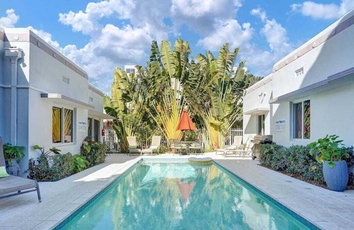 North Beach House | GLAMOROUS BEACH VILLA STEPS FROM THE BEACH