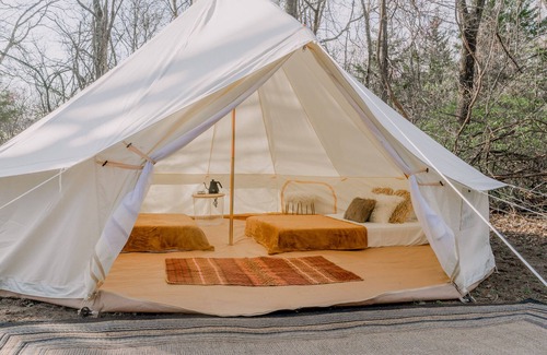 Kansas City RV Rental | Glamorous Boho Style Glamping Suite at Watkins C Ranch