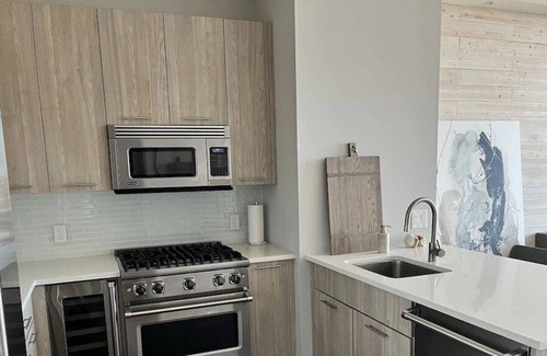 Sheepshead Bay Condo | Glamorous & Contemporary Oasis Apt in Brooklyn NY!