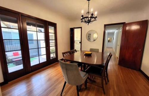Carthay Circle House | Glamorous Getaway: Exclusive 1BR LA Hotspots