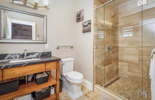 Pointe au Baril Cottage | Glamorous Lakefront home in Pointe au Baril 6 Bed | 4 Bath | Hot Tub