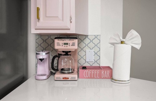 Tyler Apartment | Glamorous Pink Rose of Tyler!