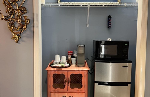 Westminster Apartment | Glamorous Private Guest Suite hot tub, gym, in apple country near waterfalls