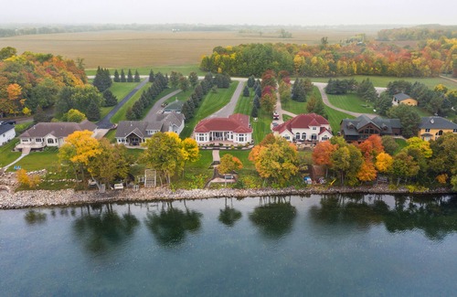 Alexandria House | Glamorous Villa on Fantastic Lake Carlos