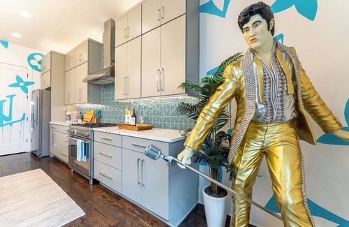 East Bank House | Glamour on the Rocks - Rooftop Deck in East Nash