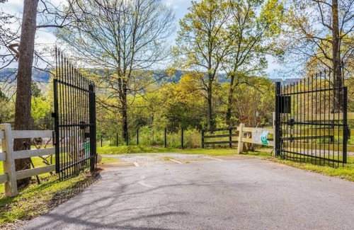 Lookout Valley Neighborhood Association RV Rental | Glamp on Functional Farm w/pool 15min to Chatt!