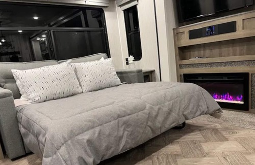 Westgate House | GLAMPER w/Private Pool☀️🌴Near Downtown Wpb, Airport PBI✈️ Tanger Oulets🛍️ Beaches 🌊