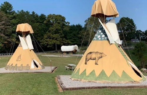 Jamestown House | Glamping Back in Time
