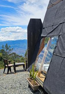 El Rosario Ski Chalet | Glamping DESEO con Jacuzzi, Wifi, fogata y vistas de Medellín