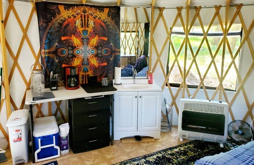 Missoula Apartment | Glamping getaway at zenful woodland yurt