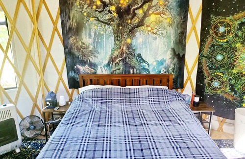 Missoula Apartment | Glamping getaway at zenful woodland yurt