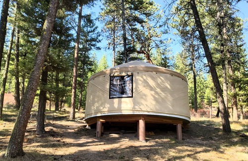 Missoula Apartment | Glamping getaway at zenful woodland yurt