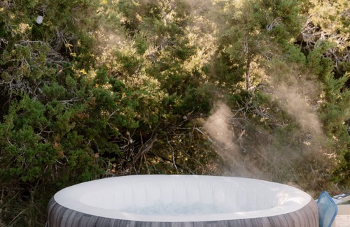 Canyon Lake House | Glamping getaway with private hot tub in Canyon Lake, TX