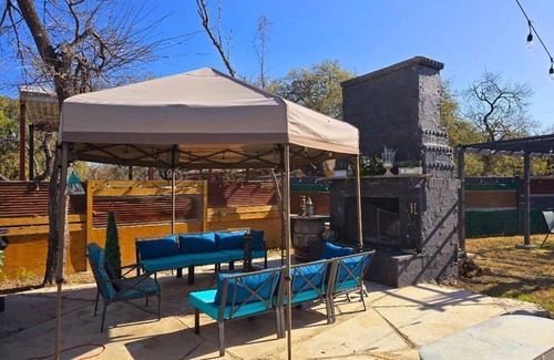Leon Valley House | Glamping in the City! nA beautiful two acre country pocket in the city