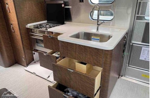 Lorton House | Glamping in the DMV - 2022 Airstream Globetrotter 27FB