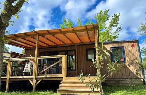 Mirepeisset House | Glamping Lodge PREMIUM 34m² - 2 bedrooms - TV - air conditioning - covered terrace - sleeps 4