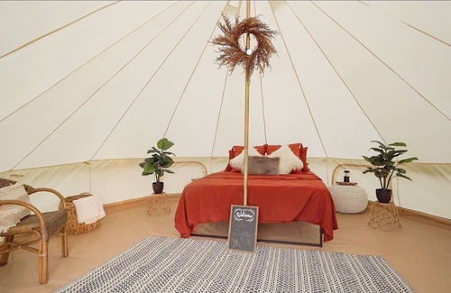 Kansas City RV Rental | Glamping Suite At Watkins C Ranch with 1 Queen Bed
