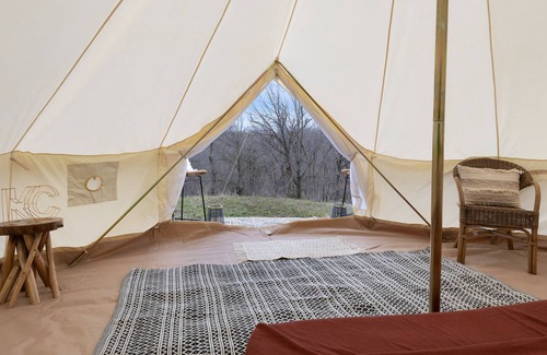 Kansas City RV Rental | Glamping Suite At Watkins C Ranch with 1 Queen Bed