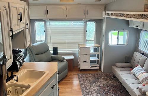 Westminster House | Glamping with a lake view on Lake Hartwell, 30 minutes from Clemson University