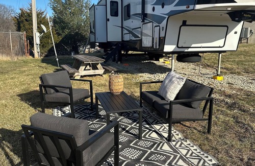 Berger RV Rental | Glamping with gorgeous sunset views, trolley to all wineries