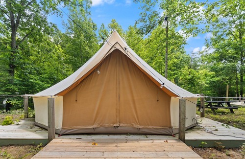 Stanton RV Rental | Glamping Yurt #1 in Red River Gorge with Wooded Views & Bathhouse