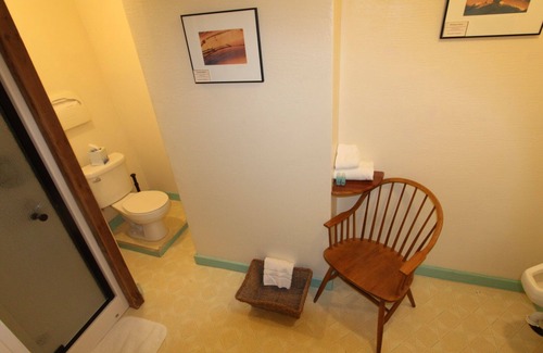 Ashford Cabin | Glamping Yurt with SHARED bath, 1 Mile from Mt Rainier Entrance