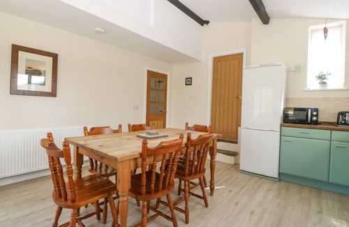 Garn Fadryn Cottage | GLAN FELIN, pet friendly, with open fire in Aberdaron
