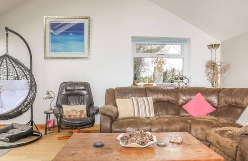 Llanrug House | GLAN GWNA BACH, family friendly, with open fire in Caernarfon