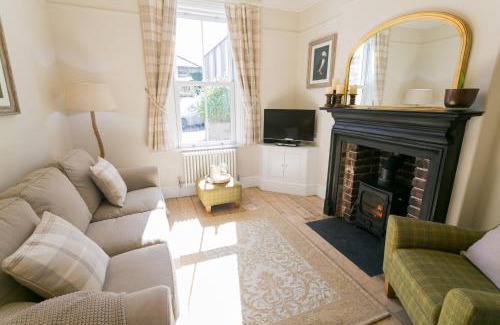 Beaumaris House | Glan Y Mor