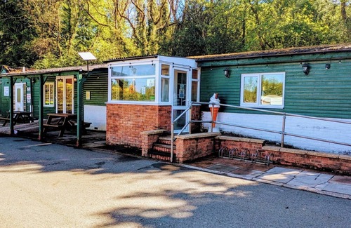 Llanfair Caereinion Cabin | Glan yr Afon Tri - Relax, Recuperate, Enjoy