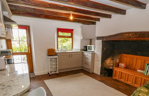 Aberdaron Cottage | GLANRAFON, pet friendly, character holiday cottage in Aberdaron