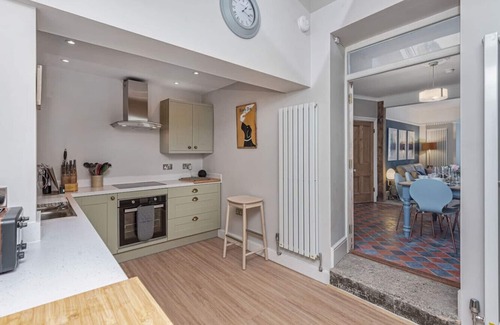 Dolgellau House | Glanrhyd Dolgellau · Stylish Central Townhouse + Parking & Bike Storage