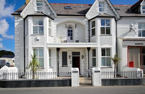 Llanbedrog Apartment | Glasfryn Penthouse - Three Bedroom Apartment, Sleeps 6