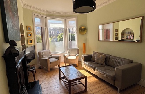 North West Apartment | Glasgow West End, Ground Floor Main Door Apartment.