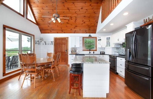 Townsend Cabin | Glass-Front Smoky Mtn Cabin | Hot Tub, Decks & Home Theater