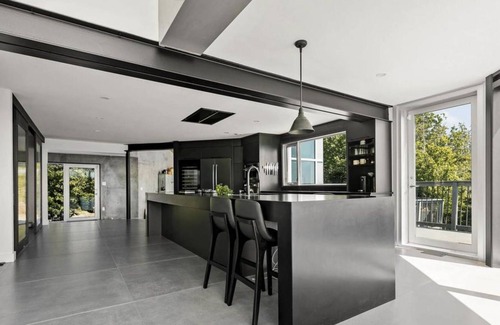 Halifax County House | Glass House on the Ocean