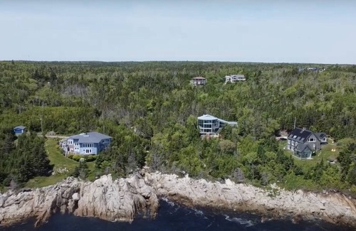 Halifax County House | Glass House on the Ocean