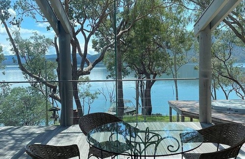 Taylor Bay House | Glasshouse at Lake Eildon