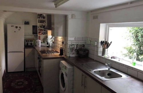 Glastonbury House | Glastonbury 2-Bed House, Sleeps 6 & Pet Friendly