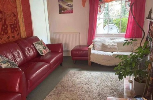 Glastonbury House | Glastonbury 2-Bed House, Sleeps 6 & Pet Friendly