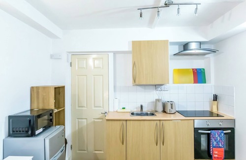 Glastonbury Apartment | Glastonbury - ContactlessCheckIn - Free Parking
