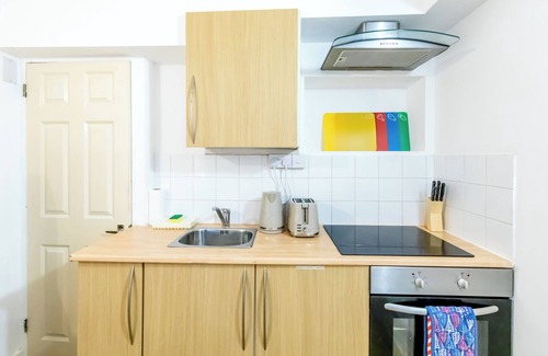 Glastonbury Apartment | Glastonbury - ContactlessCheckIn - Free Parking