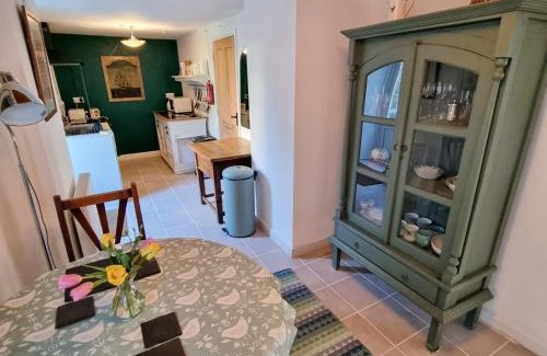 Meare Apartment | Glastonbury Hayloft close to winter starling murmurations