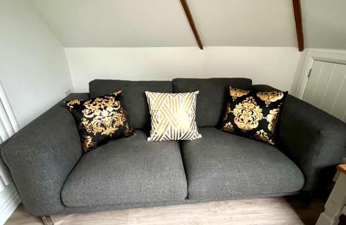 Glastonbury Apartment | Glastonbury Secret Retreat - 1 BD Split-Level Apt, Sleeps 3