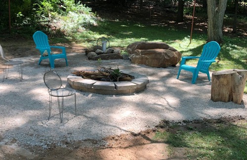 Empire House | Glen Arbor Area Cottage - Little Glen Lake-private waterfront & AC - Labor Day!