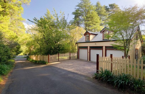 Wentworth Falls House | 'Glen Isla', 6bdm Historic Blue Mountains Cottage - Sleeps 12