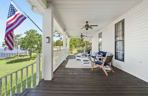 Florien House | Glen Oaks Lakeside Lodge-Spacious 5-bedroom-Near Pleasure Point-Big Views