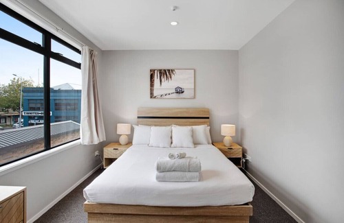 Grafton House | Glen's Townhouse with Parking and Wi-Fi