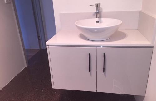 Strahan Apartment | Glenaire apartments at Pontifex